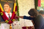 Allu Arjun news, Puneeth Rajkumar Allu Arjun, allu arjun visits puneeth rajkumar s family, Puneeth rajkumar