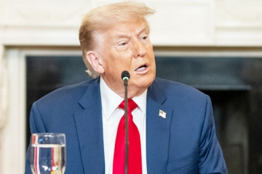 Donald Trump slaps 35 percent tariff on Canadian imports to US Donald Trump slaps 35 percent tariff on Canadian imports to US