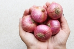 Raw Onions breaking, Raw Onions good or bad, possible side effects of eating raw onions, Your