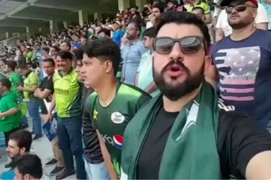 India vs England Match: Pakistani Cricket Fan Sings ‘Jana Gana Mana’, Video Goes Viral India vs England Match: Pakistani Cricket Fan Sings ‘Jana Gana Mana’, Video Goes Viral