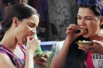 rainy season food items in hindi, street food in monsoon, these 5 foods should be avoided in monsoon to stay healthy, Vada pav
