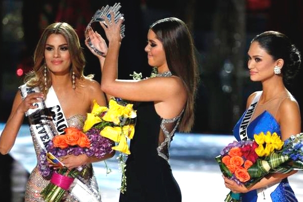 Moments when Miss Universe Wurtzbach was stunned!},{Moments when Miss Universe Wurtzbach was stunned!