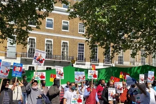 Pakistanis sing “Vande Mataram” alongside Indians during anti-China protests in London