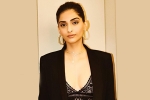 Sonam Kapoor, Sonam Kapoor news, sonam flaunts off her curves, Fashion icon Sonam Kapoor, Sonam Kapoor news, sonam flaunts off her curves, Fashion icon